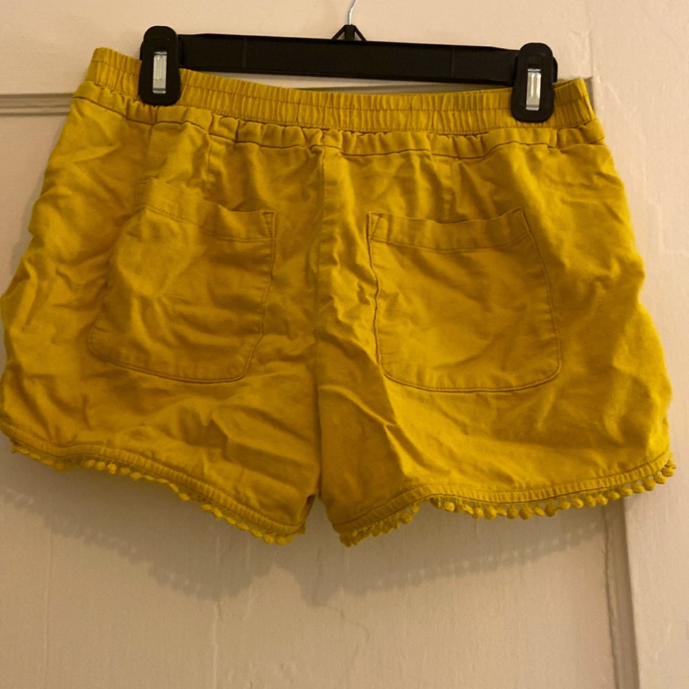 Loft Outlet yellow shorts - Picture 2 of 3